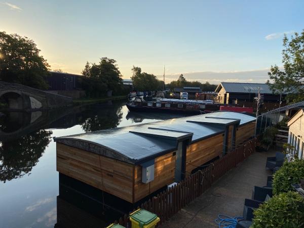 Barge - Houseboat Accommodation
