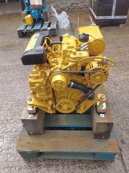 Vetus - Vetus M2C5 11hp Marine DIesel Engine Package (Only 400hrs)