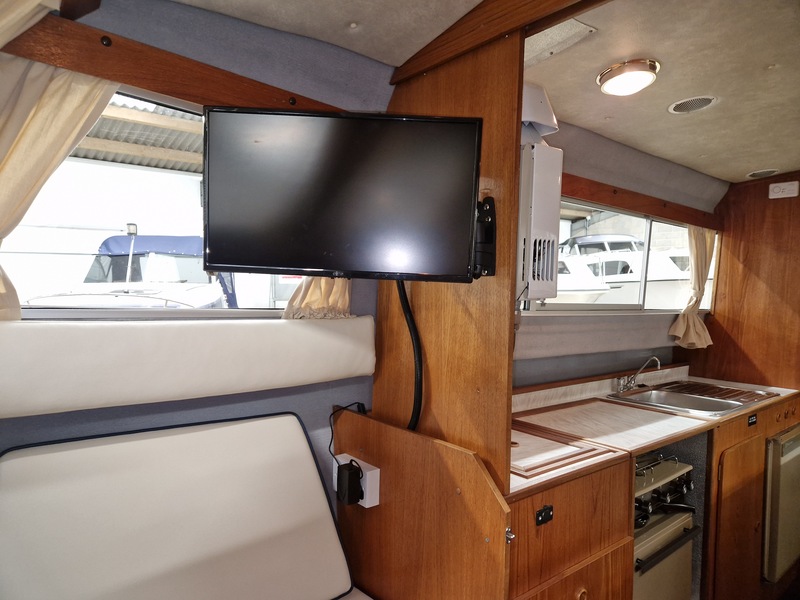 Viking - 32 Narrow Beam called Amber Joy