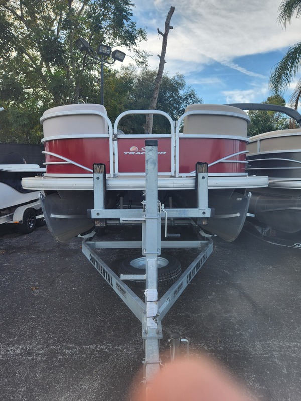 Sun Tracker - 24 DLX Party Barge