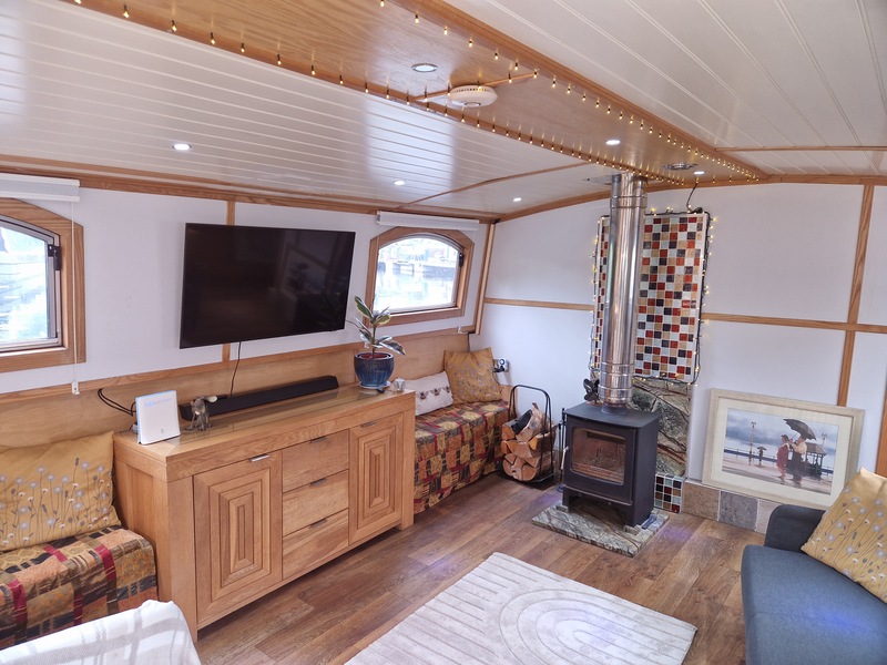 Nottingham Boat Company - 70ft by 12ft Wide Beam called And Relax