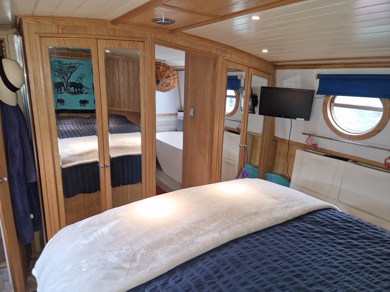 Nottingham Boat Company - 70ft by 12ft Wide Beam called And Relax
