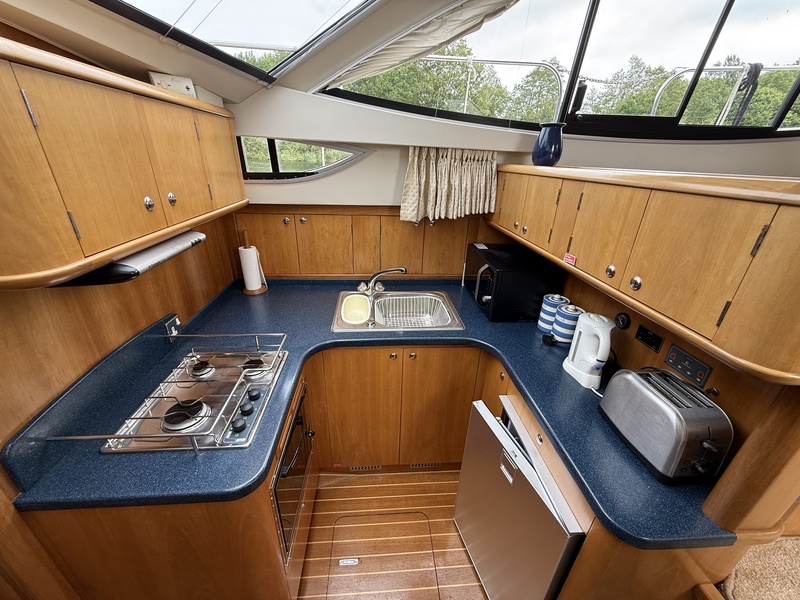 Broom Boats - 42 CL