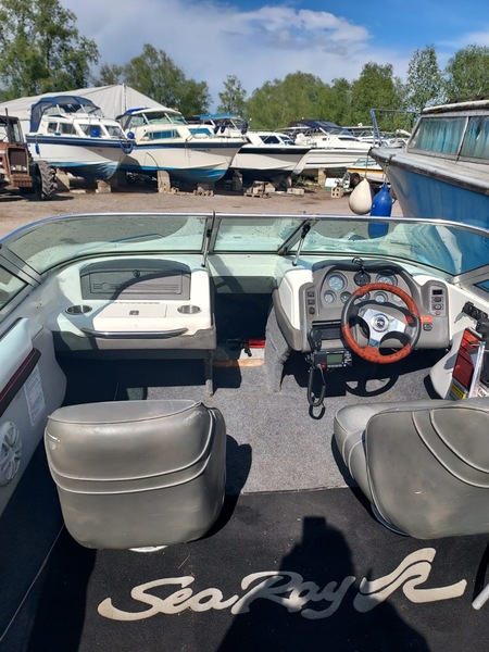 Sea Ray - 170 sports boat