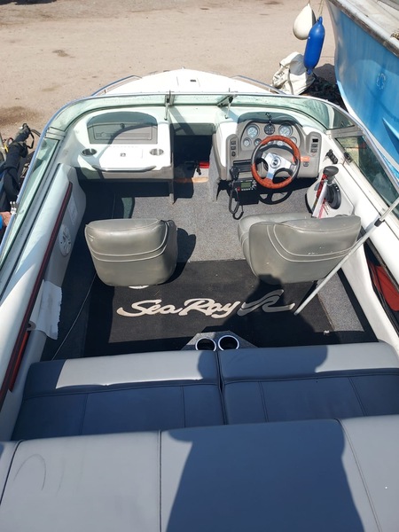 Sea Ray - 170 sports boat