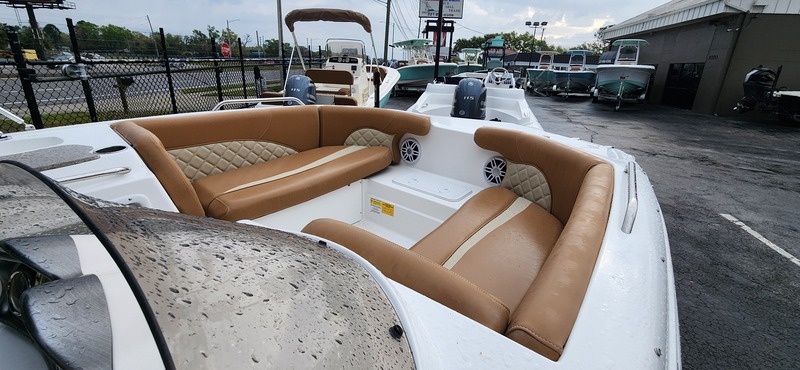 Nautic Star - 203 SC Deck