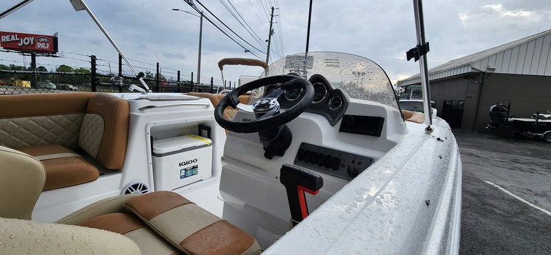 Nautic Star - 203 SC Deck