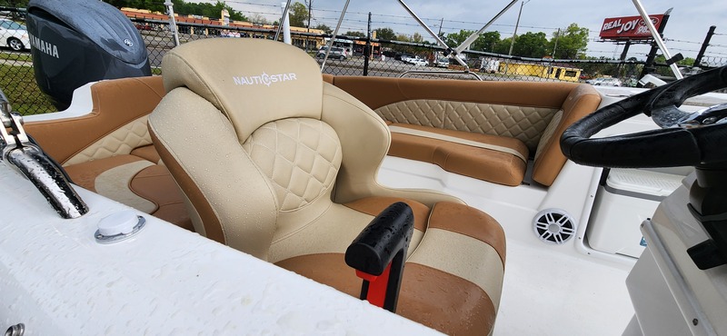 Nautic Star - 203 SC Deck