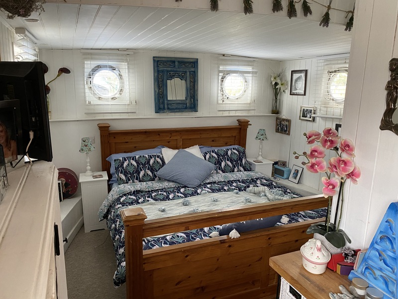 Barge - Houseboat
