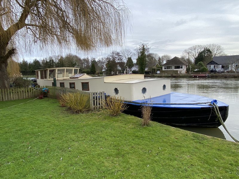 Barge - Houseboat