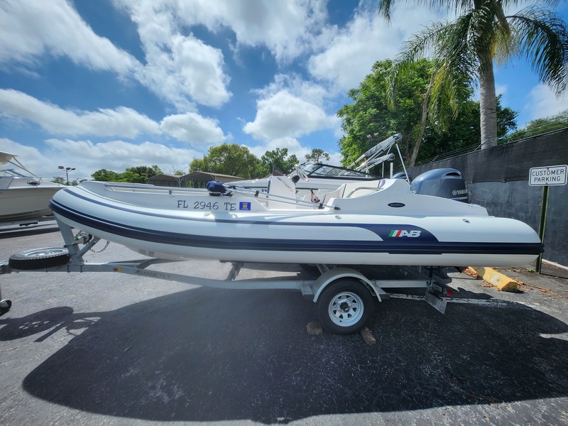 Nautilus - AB Inflatable 17 DLX