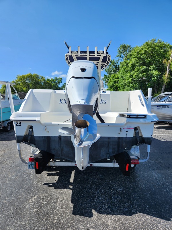 Boston Whaler - 250 Outrage