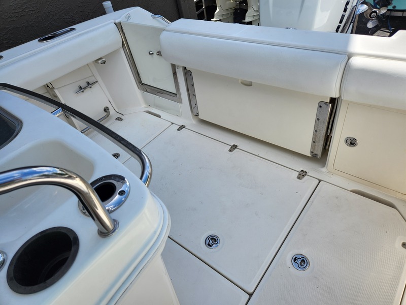 Boston Whaler - 250 Outrage