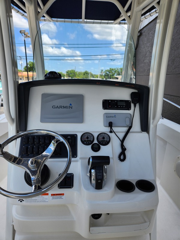 Boston Whaler - 250 Outrage