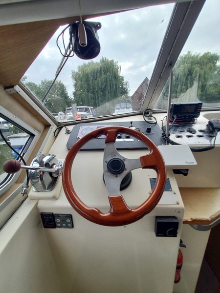 Sheerline - 950 Center cockpit