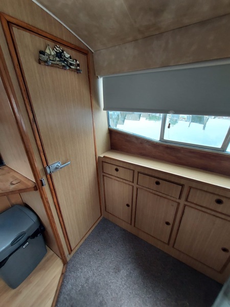Sheerline - 950 Center cockpit